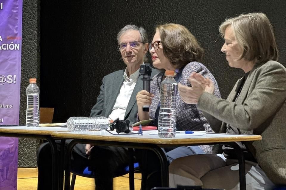 Woldenberg, Soto y Casar durante el foro 'Voces contra la Sobrerrepresentación'.