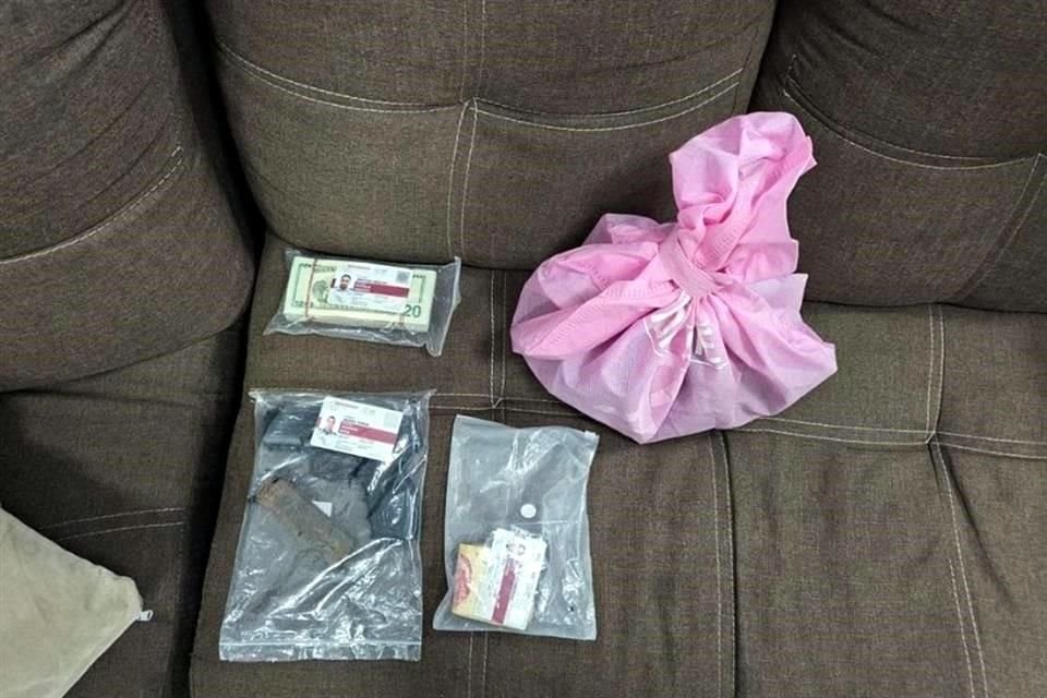 Los agentes también aseguraron otras armas, como una pistola Smith & Wesson Springfield USA, modelo 6906 V-YL2533, y una Springfield Armory, entre otras.