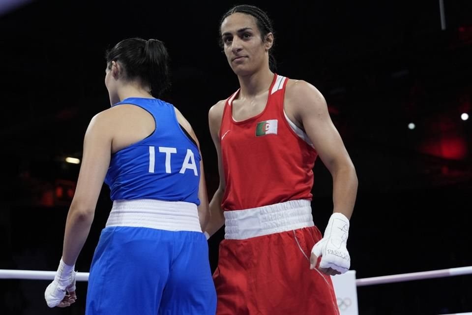 La boxeadora argelina Imane Khelif, quien levantó controversia en 2023 por fallar en prueba de género, consiguió polémico triunfo en París.