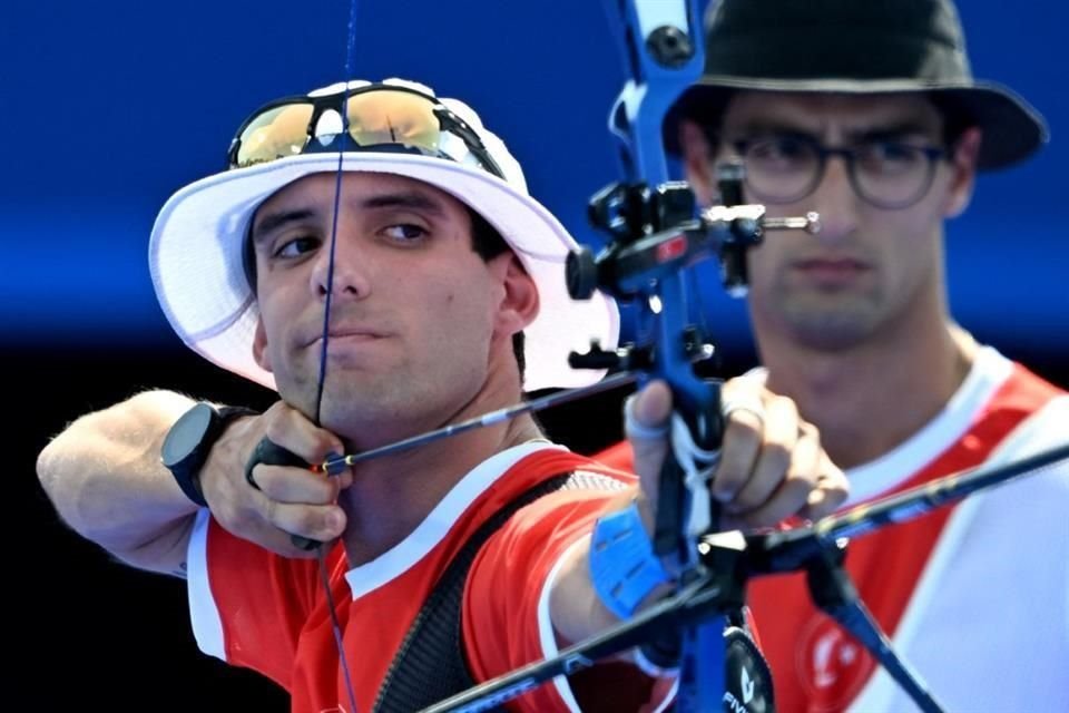 El turco Berkim Tumer, rankeado en el décimo puesto del mundo, impuso su experiencia y ganó los últimos sets para seguir adelante en París 2024.