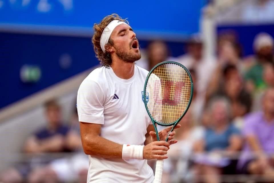 Stefanos Tsitsipas tenía ventaja de 4-1 en el segundo set, pero no pudo contrarrestar los embates del serbio.