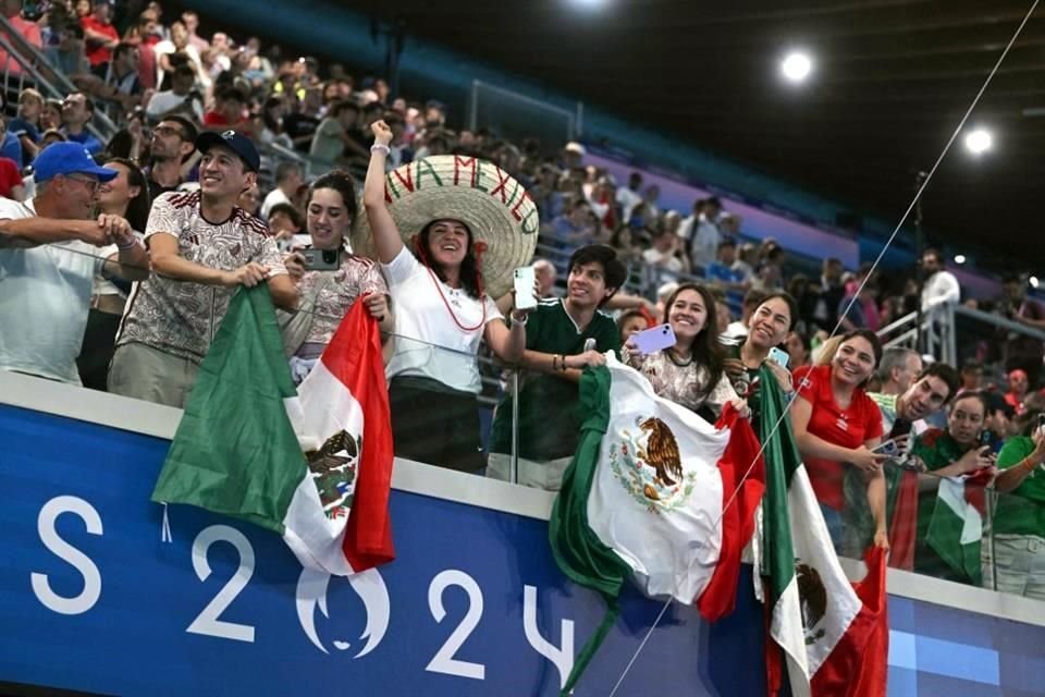 La afición mexicana jugó un papel importante, ya que nunca dejó de apoyar a los ahora medallistas mexicanos.