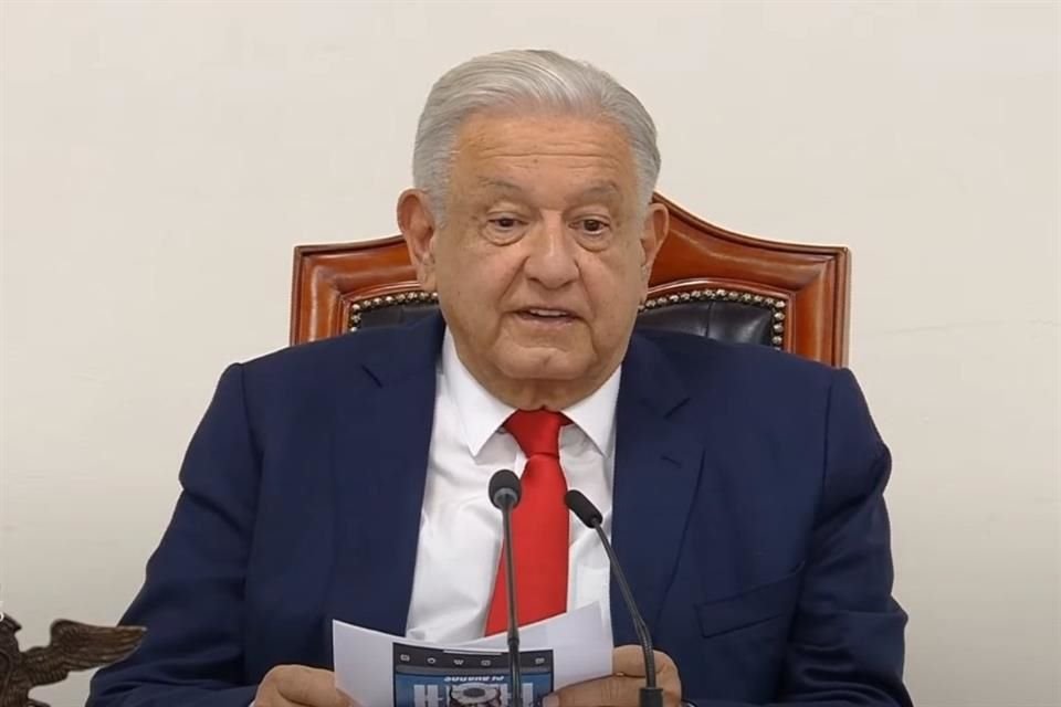 AMLO felicitó a los clavadistas Olvera y Celaya por plata en París.