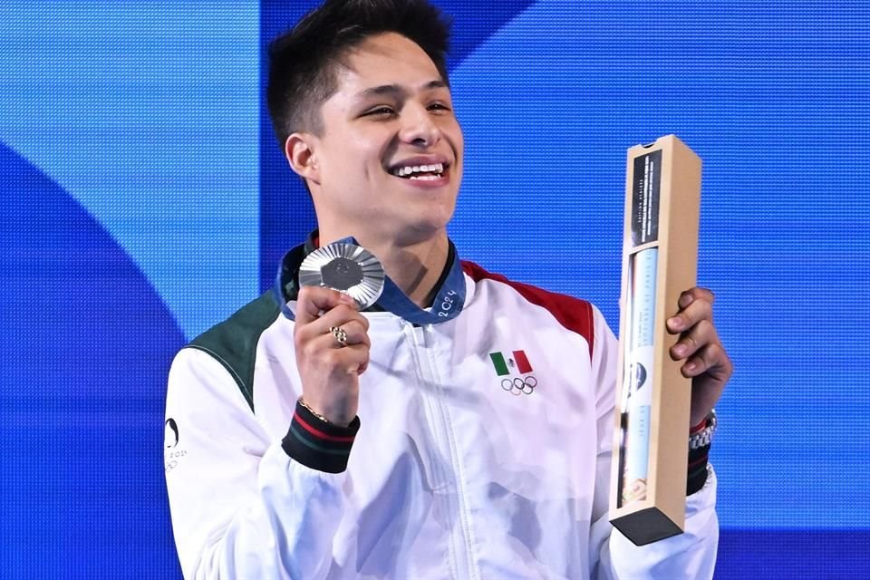 Con una enorme sonrisa, Osmar Olvera agradeció el apoyo y aseguro que su medalla le sabe a Oro, por todo el esfuerzo que trae detrás.