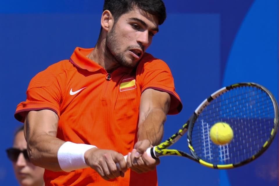 Carlos Alcaraz venció 6-1 y 6-1 al canadiense Felix Auger Aliassime y ya está en la Final de París 2024, donde espera a Musetti o Djokovic.