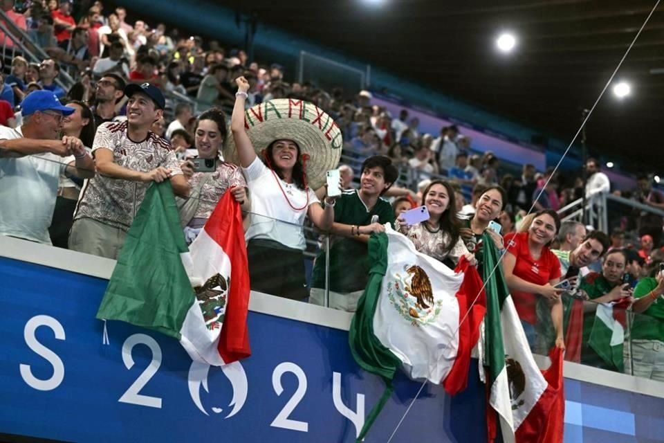 La afición mexicana apoyó con todo a Olvera y Celaya para ganar medalla en los clavados.