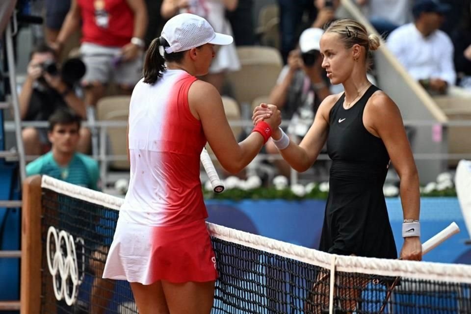 Iga Swiatek se impuso 6-2 y 6-1 a la eslovaca Anna Schmiedlova para quedarse con el Bronce en el tenis olímpico.