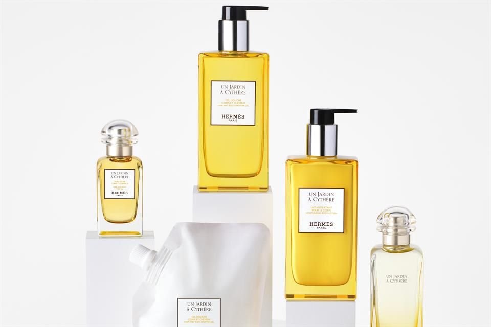 Cada fragancia de Le Bain Hermès está contenida en un frasco de vidrio noble que juega con la luz, reflejando una estética moderna y clásica.