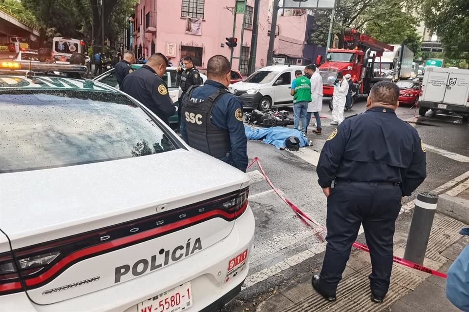 Un motociclista murió en Avenida Constituyentes y Circuito Interior, Colonia San Miguel Chapultepec, Alcaldía Miguel Hidalgo.