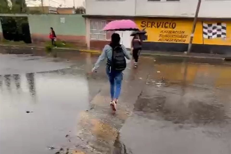 Chalco cumple 20 días bajo aguas negras y, en vez de que la anegación disminuya, ha aumentado en los últimos días, escalando también las afectaciones. 