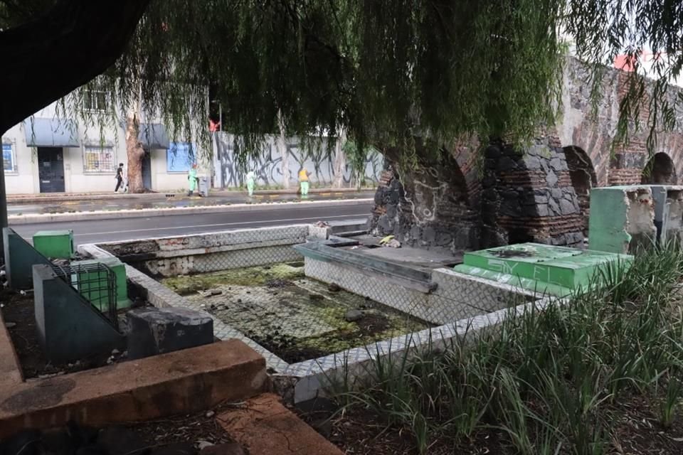 Habitantes señalan que tras el desalojo en la Glorieta de Insurgentes personas en situación de calle llegaron al Acueducto. 