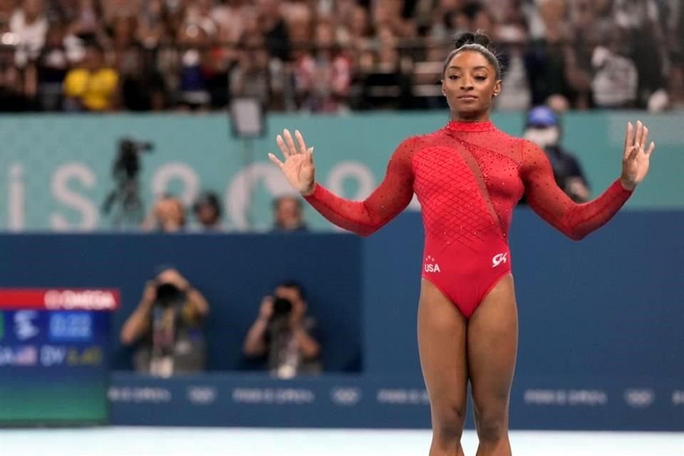 Simone Biles rebasó a Nadia Comaneci como la gimnasta con más medallas olímpicas al ganar su décima presea.