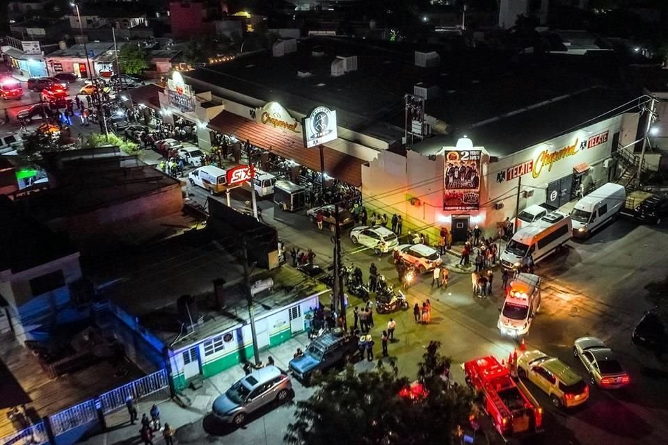 La calle Zeferino Fajardo, frente al negocio, quedó cerrada a la circulación por casi una hora.