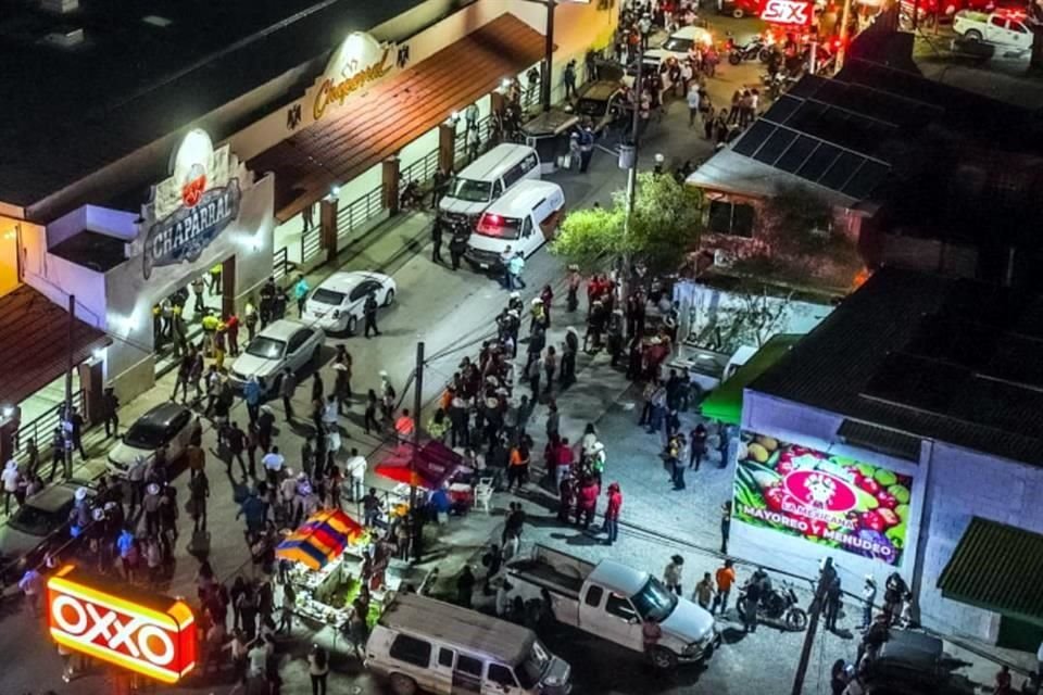 La calle Zeferino Fajardo, frente al negocio, quedó cerrada a la circulación por casi una hora.