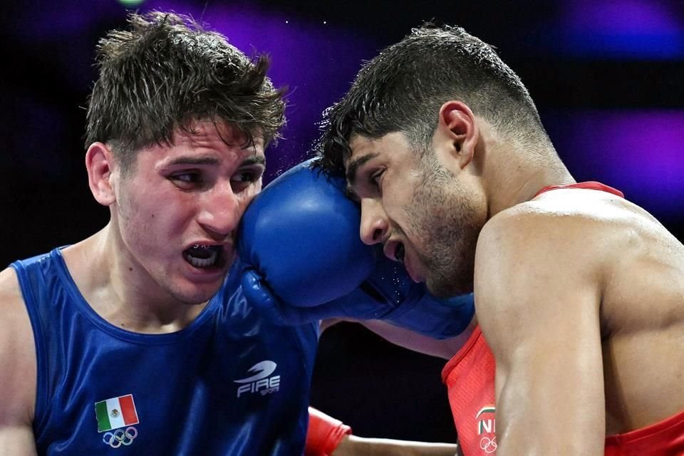 Marco Verde se impuso a Nishant Dev y amarró medalla para México en el boxeo de París 2024.