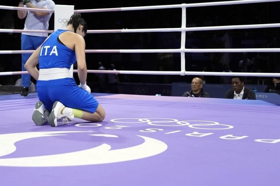 Angela Carini lloró tras el combate.