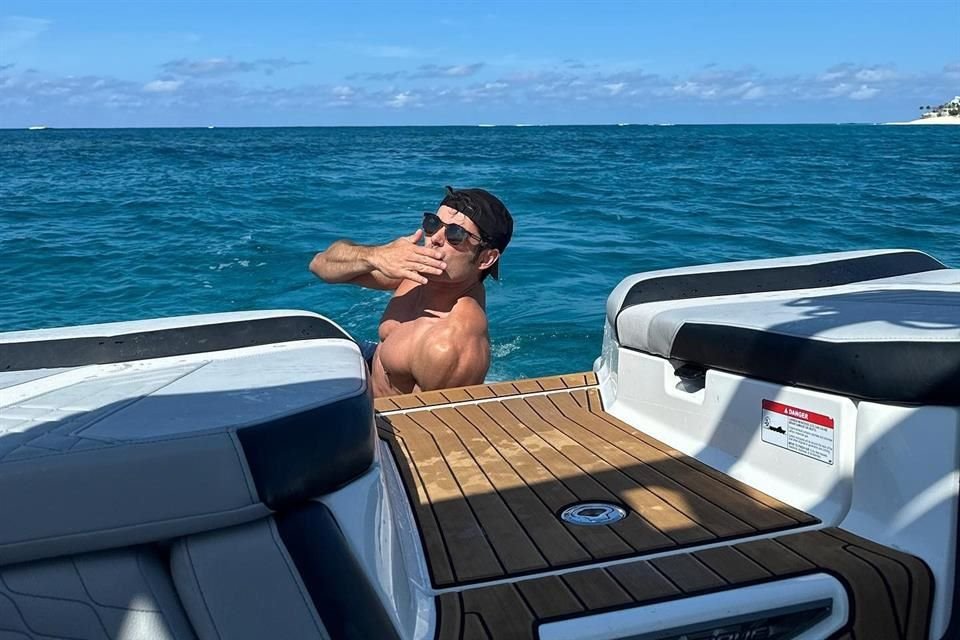 Efron ha estado disfrutando de un verano europeo lleno de viajes.