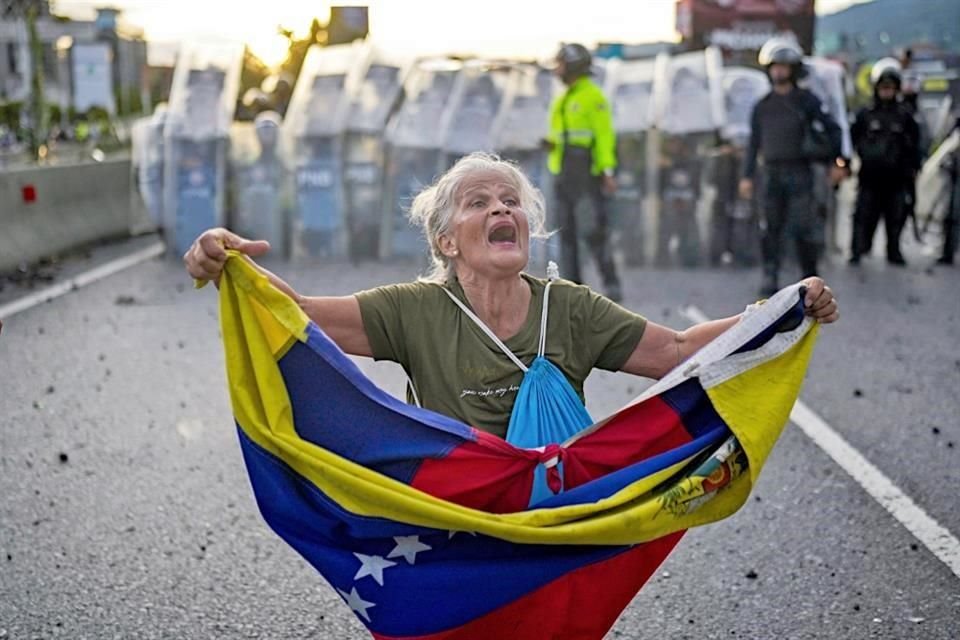 De acuerdo con la ONG Foro Penal, que da asistencia a presos políticos, al menos 11 personas han muerto en el marco de las protestas.