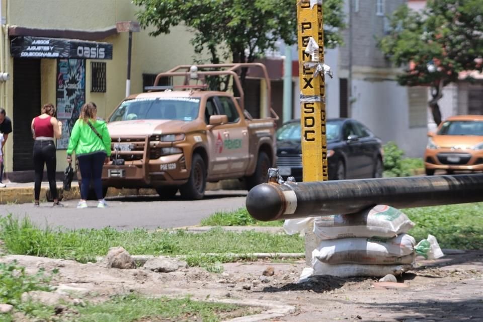 Un tubo de acero de 8 pulgadas fue llevado a la zona, en espera de que comiencen los trabajos para remplazar el gasoducto.  