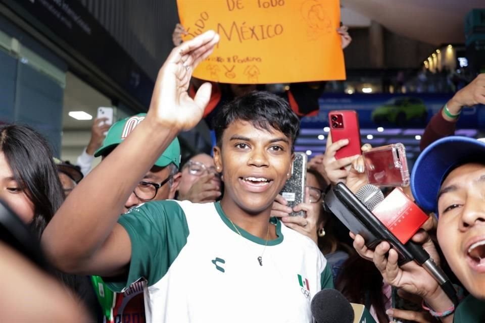 Prisca Awiti fue recibida como las grandes en la CDMX.