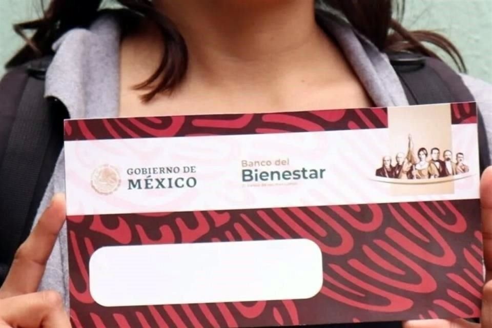 Estudiante denunció que su cuenta de la beca del Bienestar fue vaciada y que ejecutivos intentaron cobrarle para recuperar el dinero.