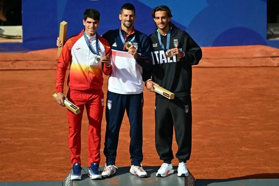 Este fue el podio del tenis olímpico en París 2024, con Novak Djokovic, Carlos Alcaraz y Lorenzo Musetti.