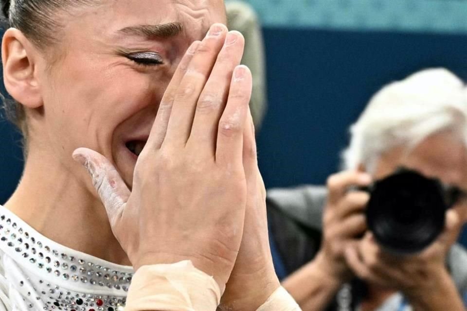 'No puedo creer lo que ha pasado', dijo la adolescente tras ganar su primera medalla de oro en una gran competencia mundial.