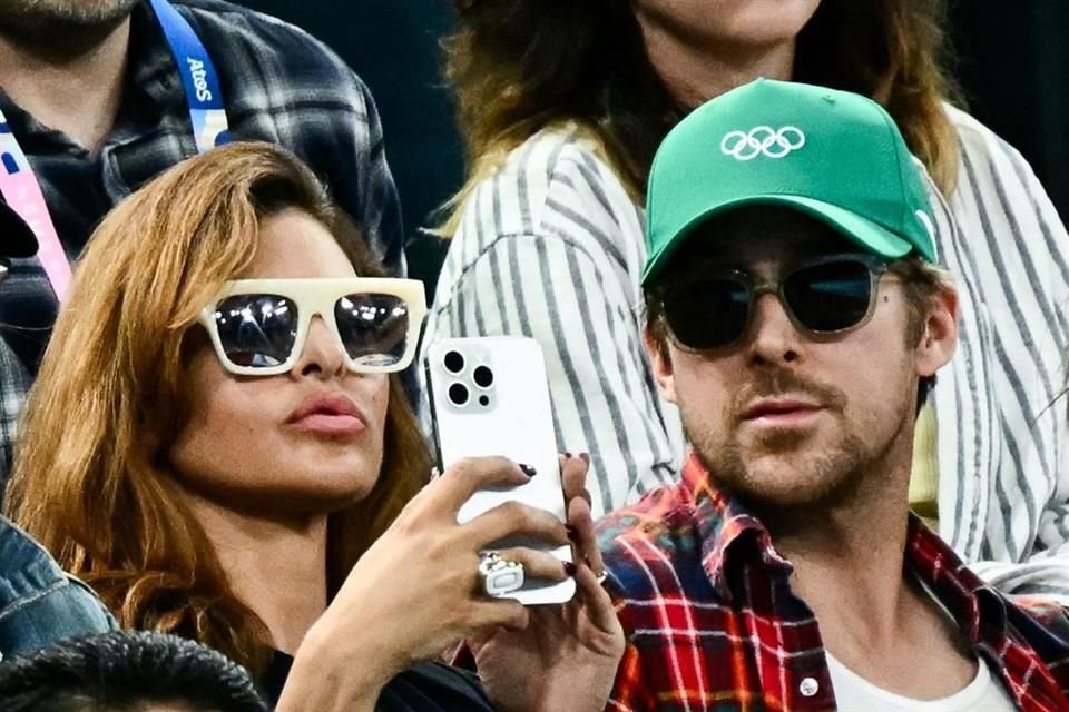 Eva Mendes y Ryan Gosling estuvieron atentos a la final de barras asimétricas.