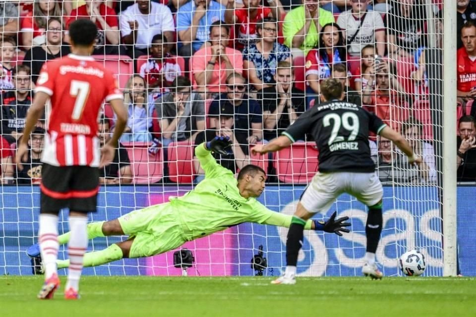 Santiago Giménez aportó dos goles y dos asistencias para el Feyenoord, que ganó la Supercopa de los Países Bajos.