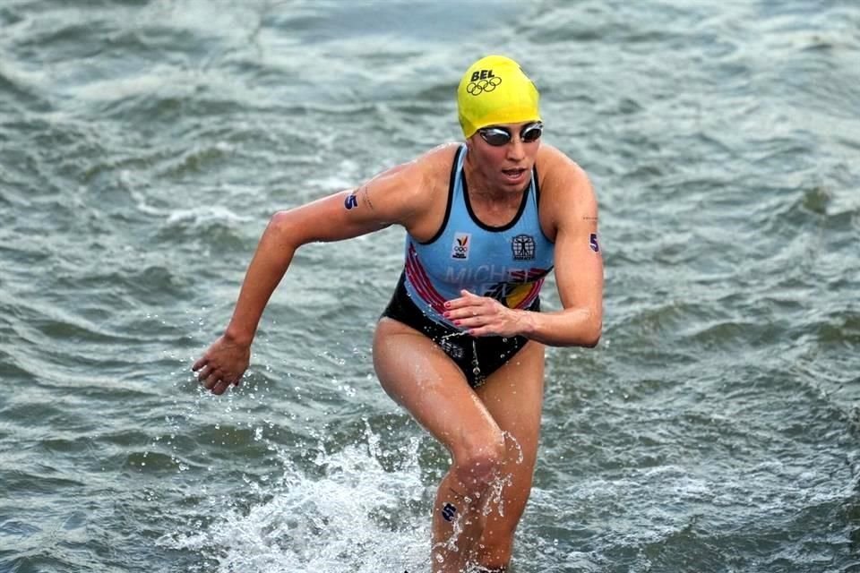 Claire Michel lleva cuatro días hospitalizada por infectarse con la bacteria E.Coli tras nadar en el río Sena en el triatlón individual.