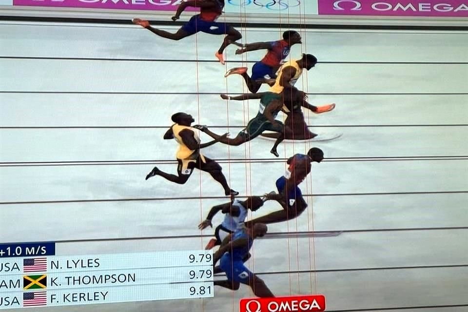 Así se definió al campeón de los 100 metros planos, donde Noah Lyles con su pecho, sacó el triunfo sobre el jamaiquino Thompson.