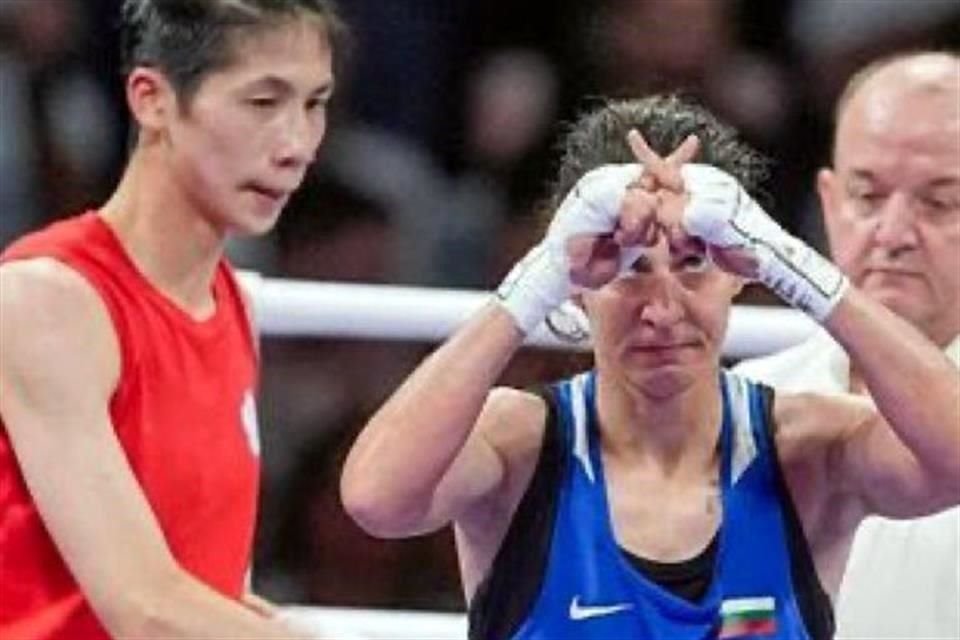 Svetlana Kamenova hizo esta señal tras perder la pelea.