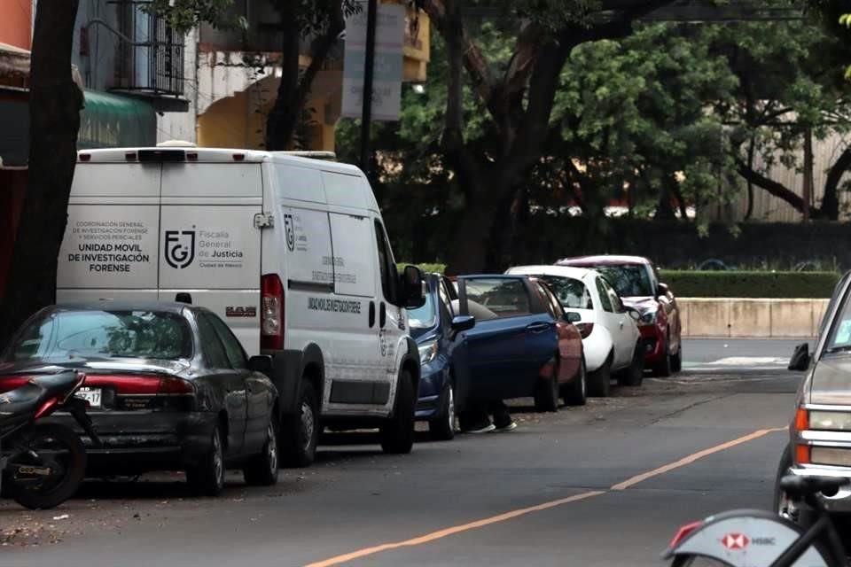 El inmueble permaneció bajo resguardo de los uniformados hasta que el personal de la Fiscalía capitalina concluyó los peritajes y las primeras indagatorias del caso.