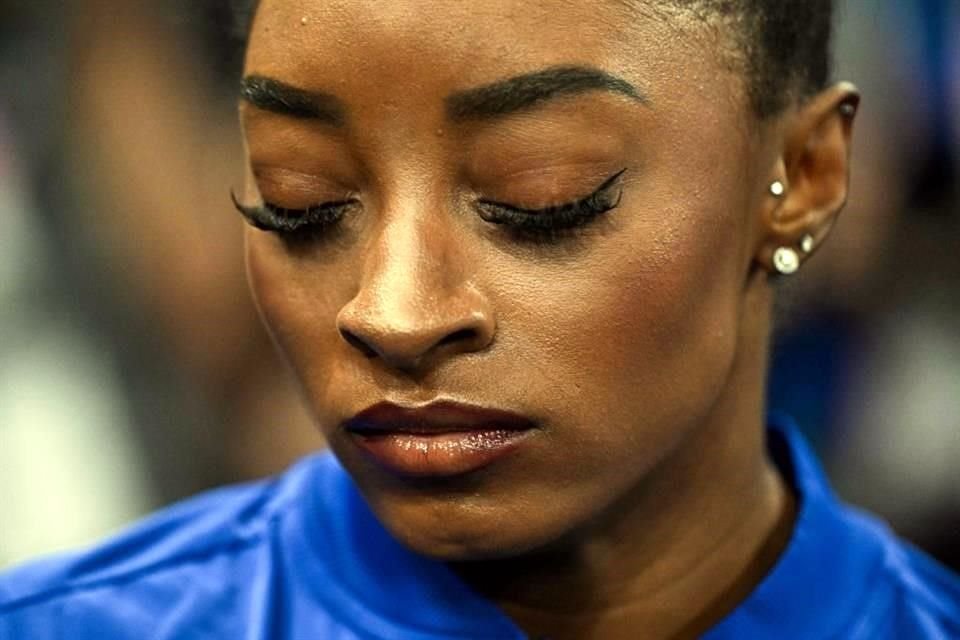 Biles se vió impactada por una serie de errores y una extraña discusión con los aficionados.