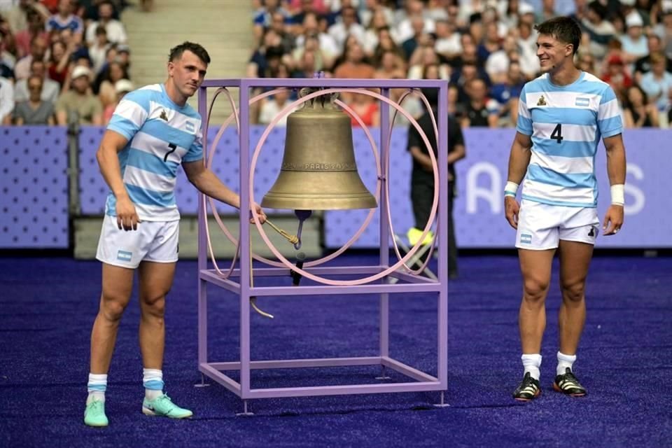 Al final de cada partido de rugby, los ganadores se acercaban y tocaban la campana en señal de victoria.