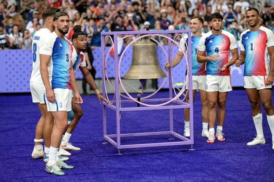 El equipo masculino de rugby de Francia se llevó medalla de oro, y también hicieron sonar la campana de la victoria.