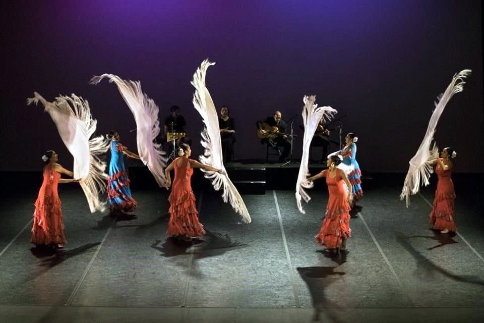 Olinka Trueba festeja 45 años de trayectoria en la danza española con el espectáculo 'Celebración'.