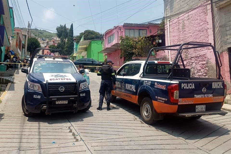 Fueron movilizados policías municipales, quienes resguardaron el sitio hasta que concluyeron los peritajes y el cadáver fue retirado.