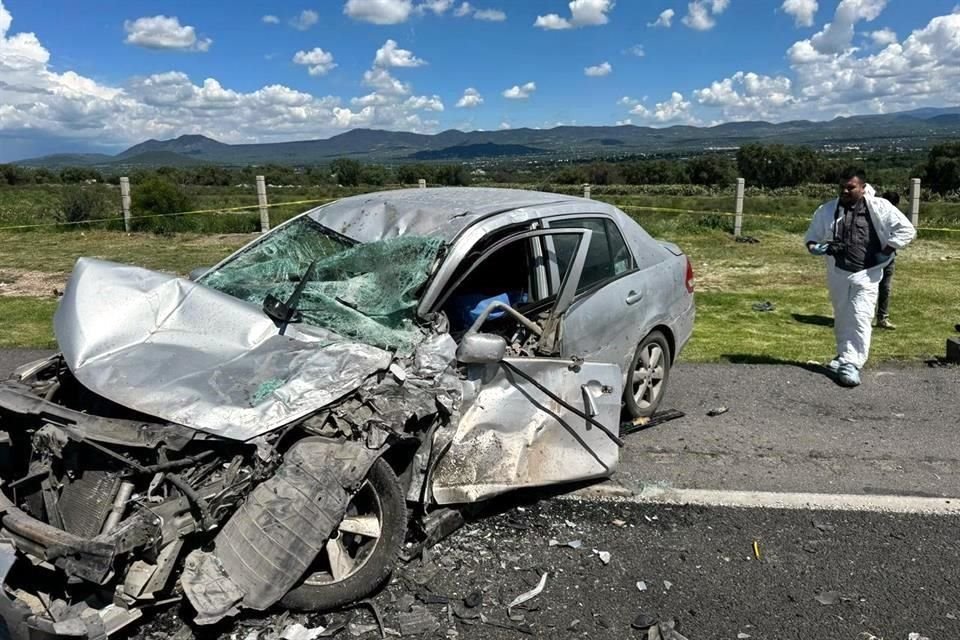 Tras el impacto, la conductora quedó prensada al interior del vehículo.