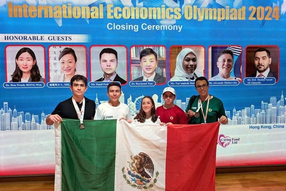 El equipo mexicano ganó medalla de plata y bronce en la Olimpiada Internacional de Economía 2024.