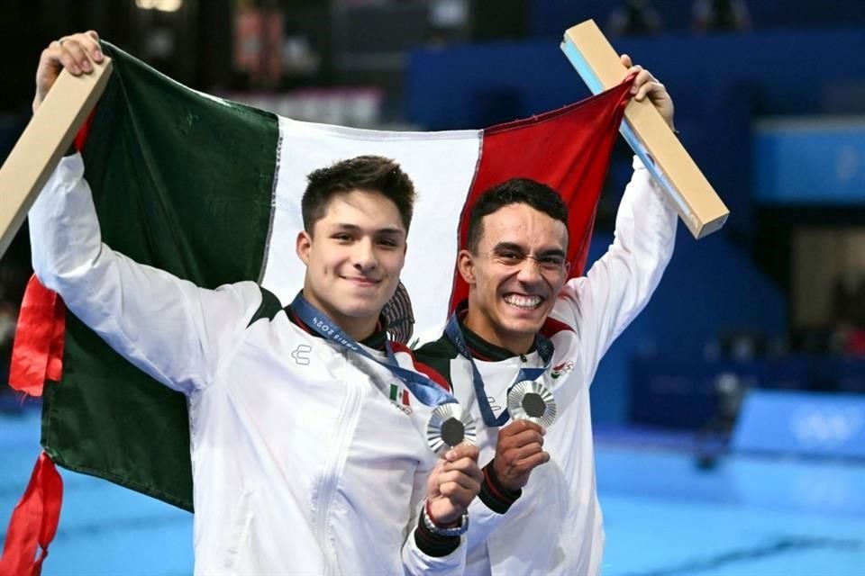 Osmar Olvera ya ganó la Plata en los JO París 2024 con Juan Celaya en el trampolín de tres metros sincronizado.