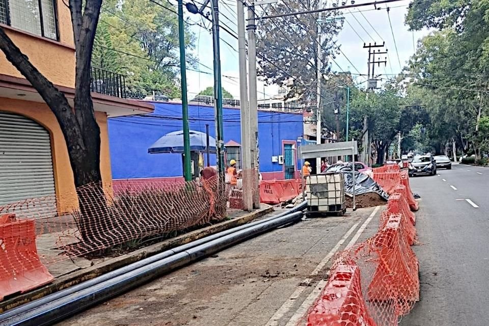 Vecinos del Barrio del Niño Jesús reclaman que los trabajos en el pozo quedaron inconclusos.