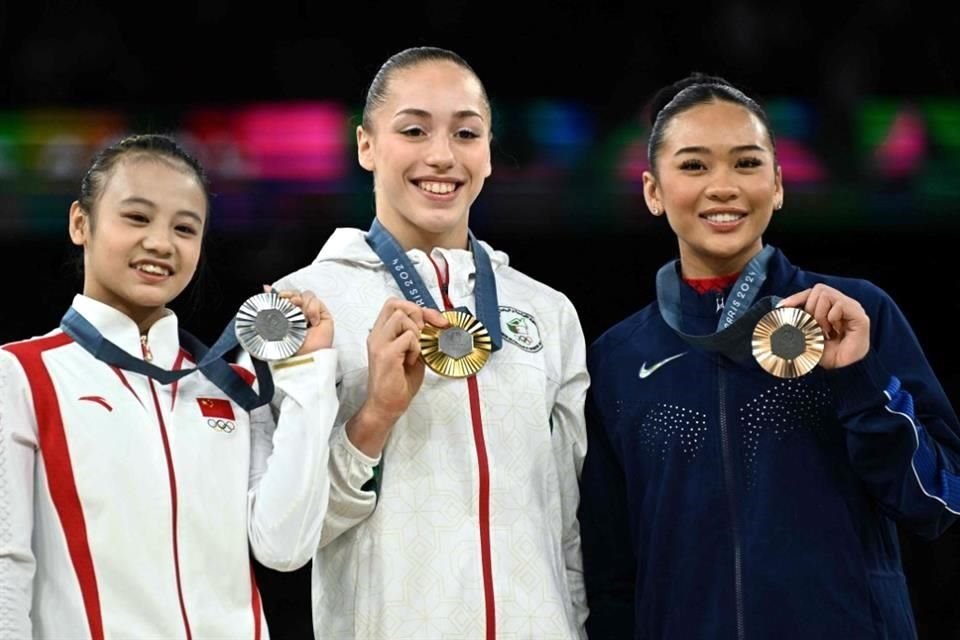 Kaylia Nemour se colgó la medalla de oro en Barras Asimétricas al puntuar 15.700 puntos, por delante de China y Estados Unidos