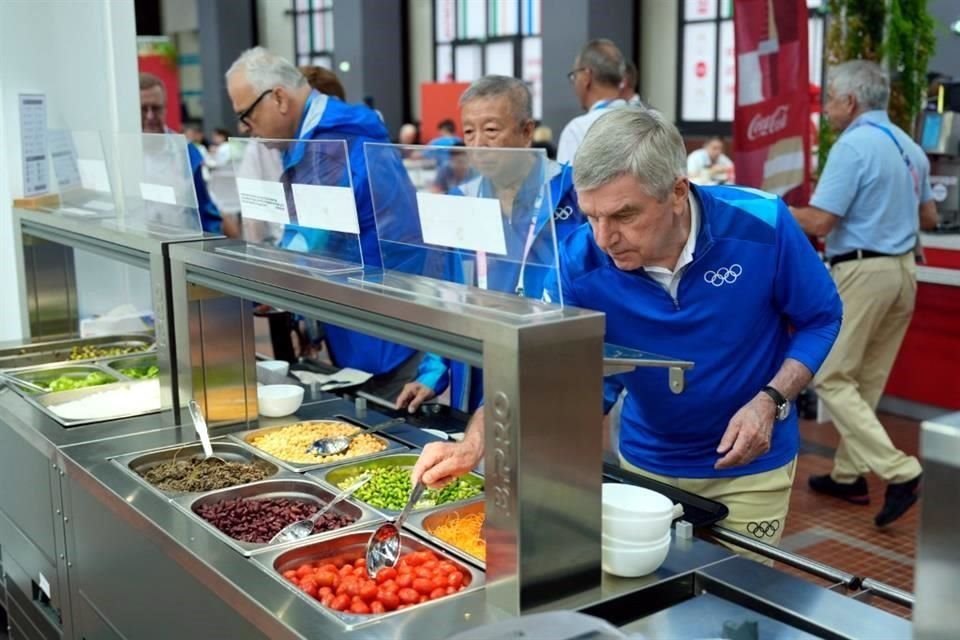 La carne, leche y huevos son todos producidos en Francia, y un tercio de la comida es de origen vegetal.