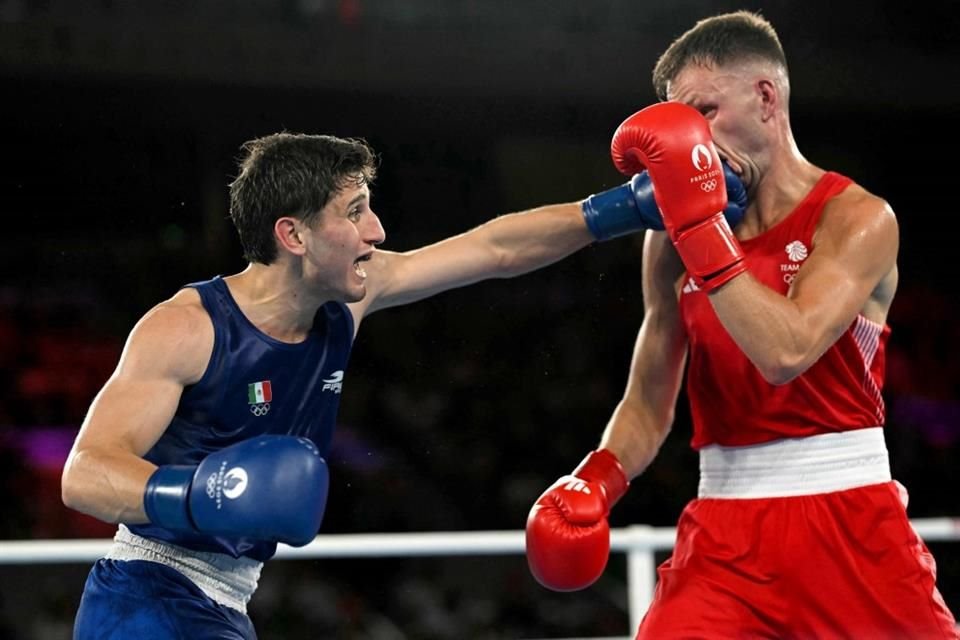 El mexicano Marco Verde venció al británico Lewis Richardson y peleará por la medalla de Oro en el boxeo de los 71 kilos en París.