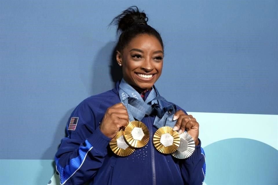 Biles se convirtió en la gimnasta estadounidense más laureada de la historia con 11 preseas en total.