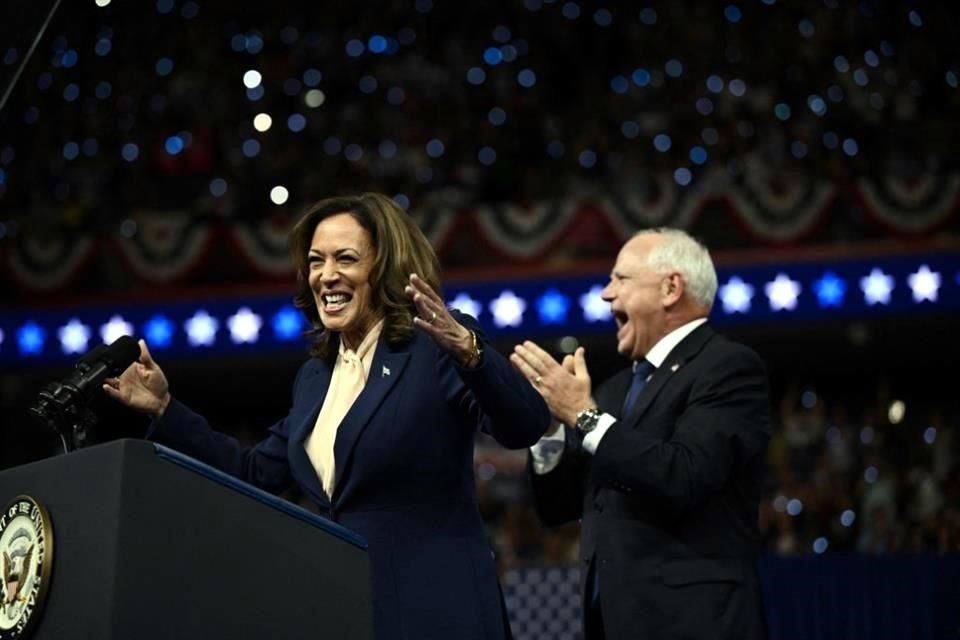 Kamala Harris y su recién elegido compañero de fórmula, Tim Walz, dieron este martes su primer mitin conjunto en Filadelfia.