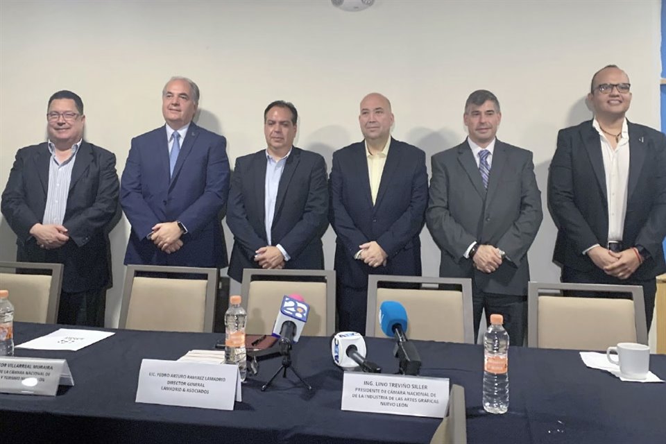 Participantes en la rueda de prensa para anunciar la Expo Internacional de Publicidad México-Monterrey 2024. 