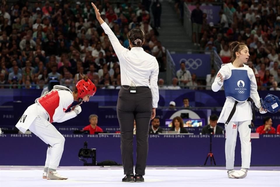 La taekwondoín Daniela Souza fue eliminada en Octavos en París tras haber recibido cinco amonestaciones, la última por quitarse el casco.