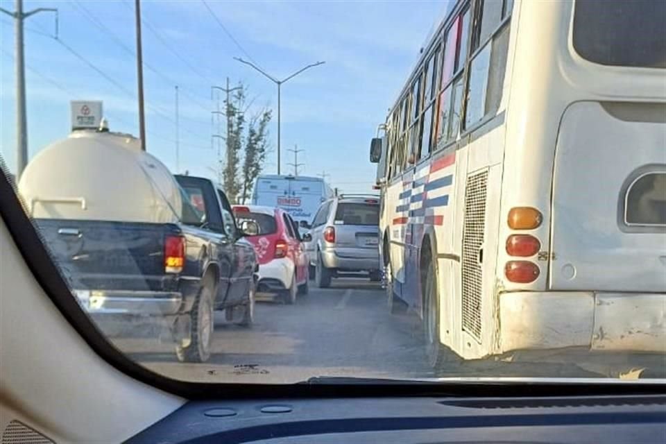 Los bloqueos se registraron en las entradas a las colonias Valle Soleado y Rincón de las Flores, en el kilómetro 26 y por el Parque Eólico El Cortijo.